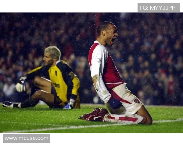 7号足球明星的传奇人生与英超赛场的辉煌成就解析