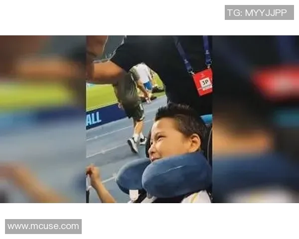 足球明星在异国街头的精彩瞬间与球迷互动的温馨故事 足球明星在异国街头的精彩瞬间与球迷互动的温馨故事